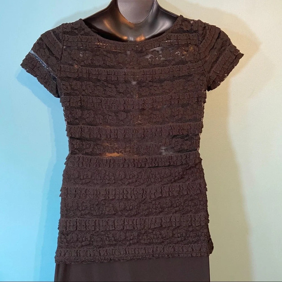 💥5/$25 Le chateau women’s black layered lace top in size medium - Picture 2 of 5